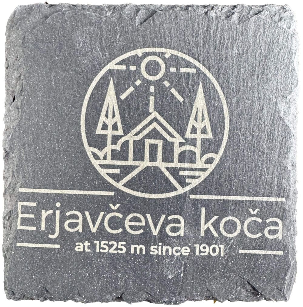 Kamienna chata Erjavčeva z logo 2025 (LCST-27-S3)